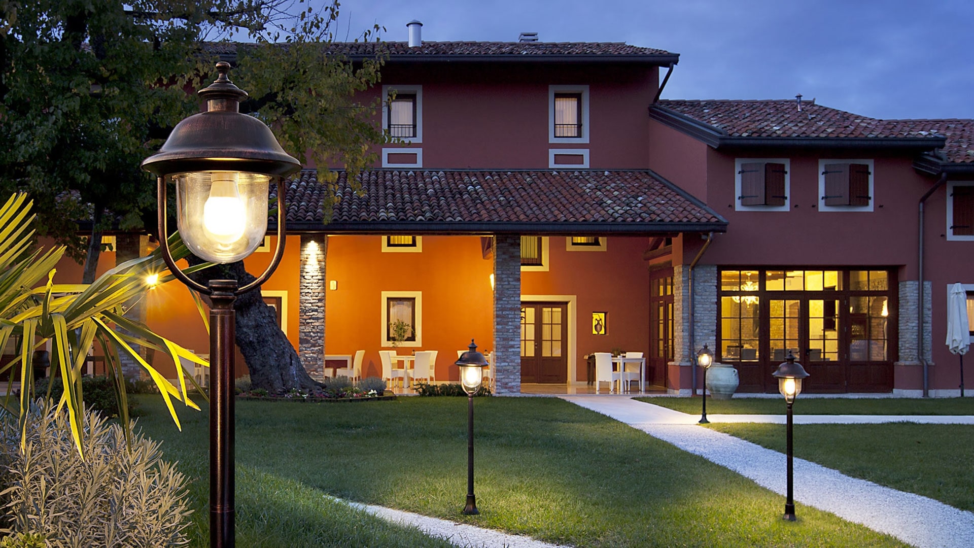 Esotec Boutique -Esotec Boutique outdoor lighting banner 2 min